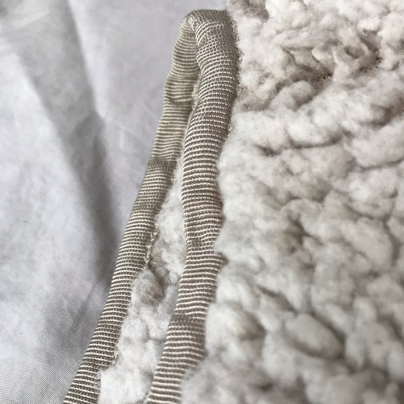 Fluffy and Cozy Vest - Picture 4 of 8